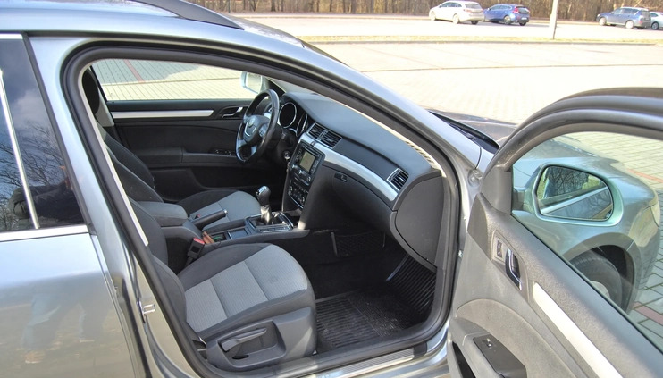 Skoda Superb cena 32900 przebieg: 250455, rok produkcji 2011 z Warszawa małe 191
